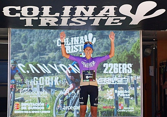 Natalia Fischer en lo más alto del podio como ganadora de la primera etata de Colina Triste.