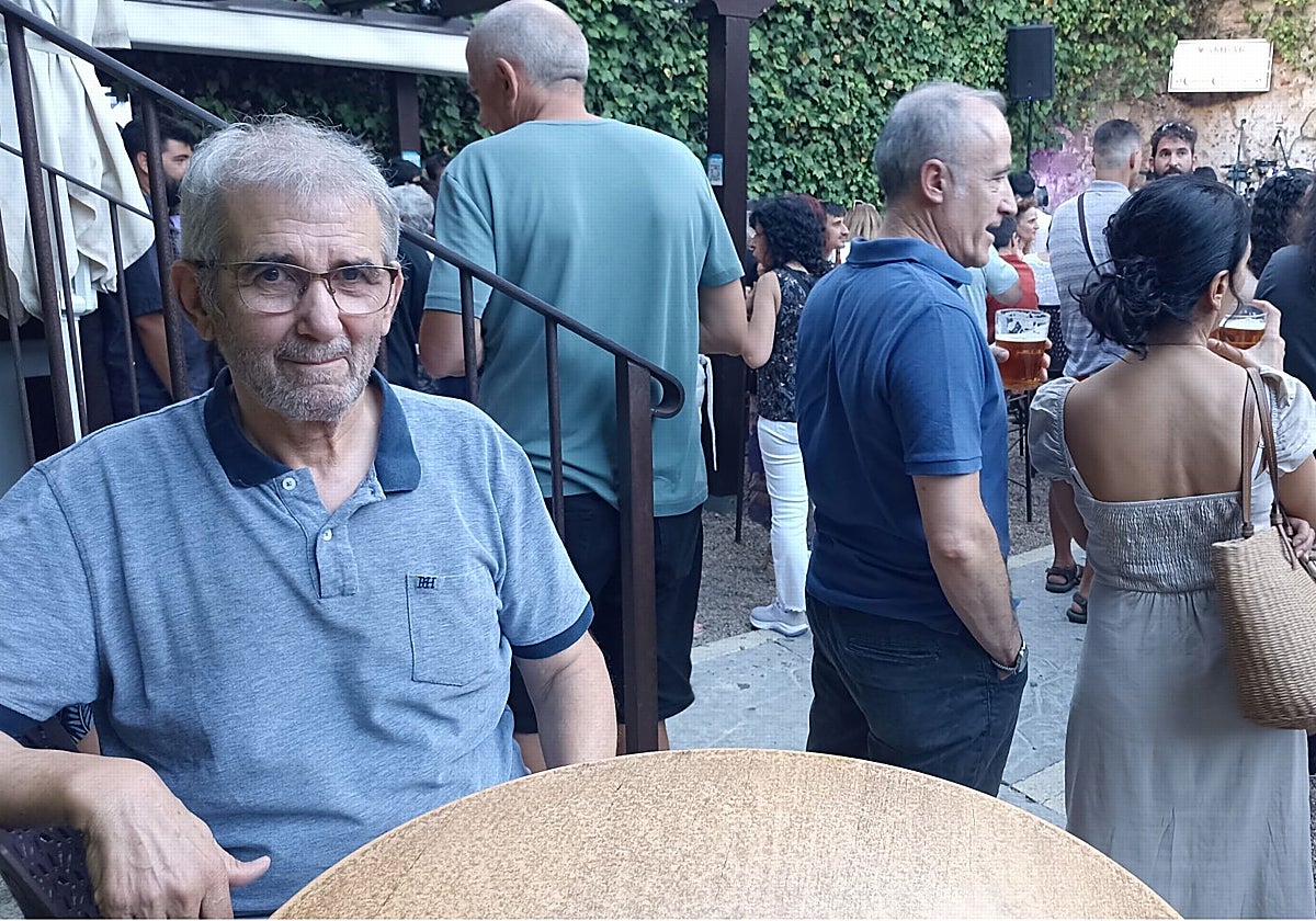 Luis García fotografiado el pasado jueves en El Corral de las Cigüeñas antes de una actuación.