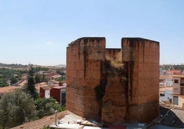 La Torrechemocha con la parte dañada en una imagen anterior al derrumbe del pasado abril.
