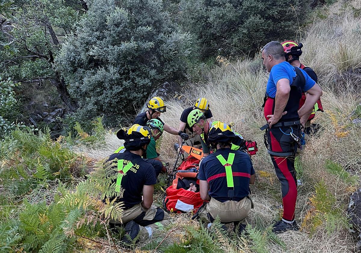Así ha sido el rescate de una mujer en la garganta de Los Papúos