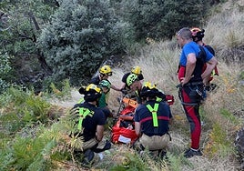 Así ha sido el rescate de una mujer en la garganta de Los Papúos