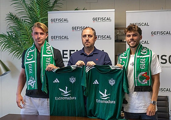 Rementería y Ajenjo fueron presentados por Francis Bordallo como nuevos jugadores del Cacereño.