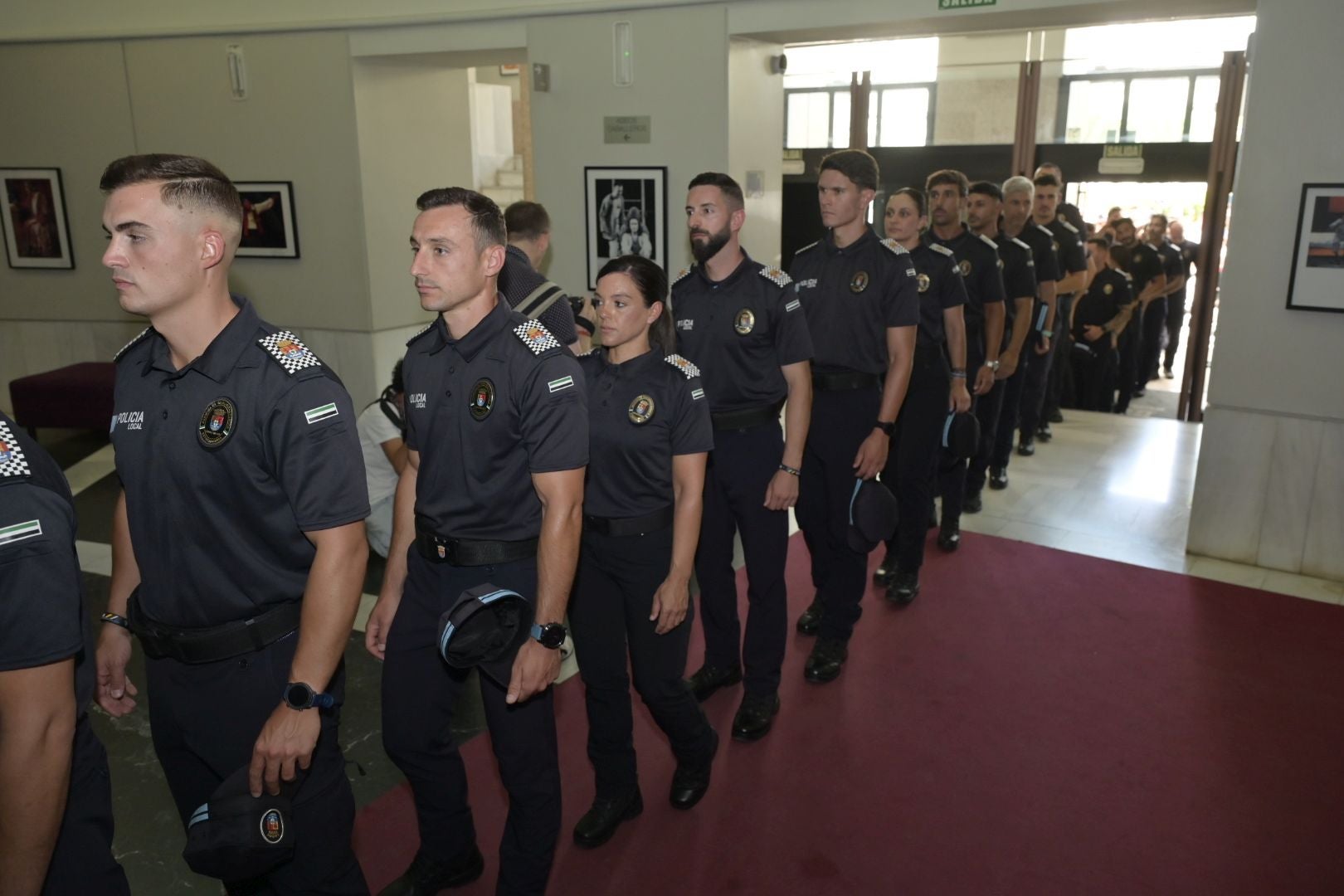 Fotos | Así ha sido la entrega de despachos de la XXXIII promoción de mandos y agentes de la Policía Local