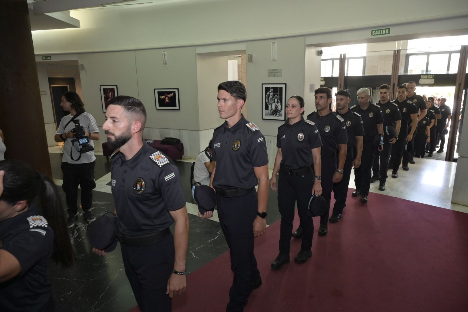 Fotos | Así ha sido la entrega de despachos de la XXXIII promoción de mandos y agentes de la Policía Local