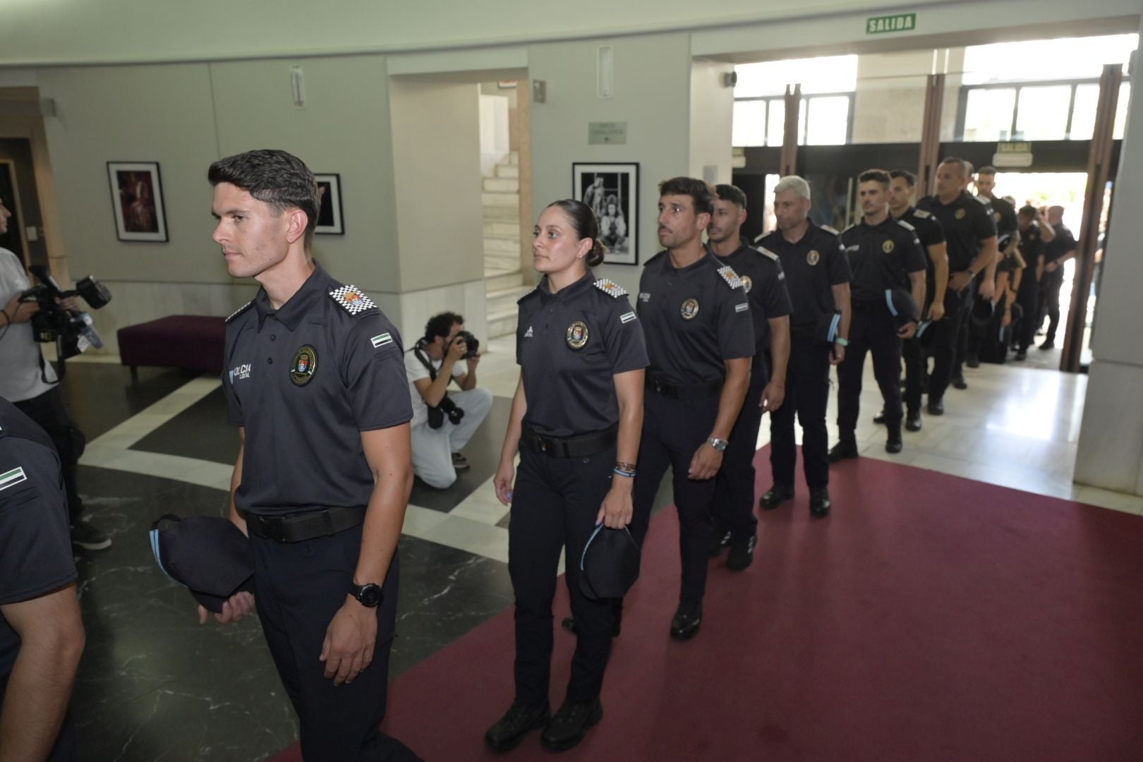 Fotos | Así ha sido la entrega de despachos de la XXXIII promoción de mandos y agentes de la Policía Local