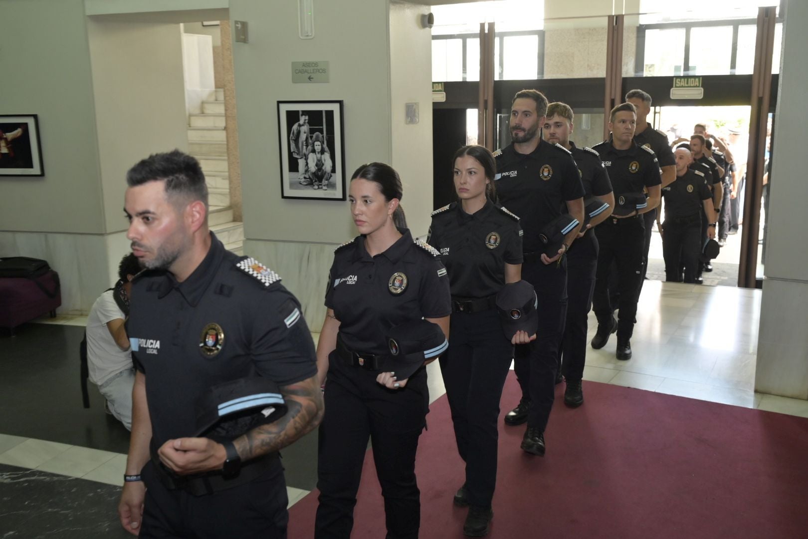 Fotos | Así ha sido la entrega de despachos de la XXXIII promoción de mandos y agentes de la Policía Local