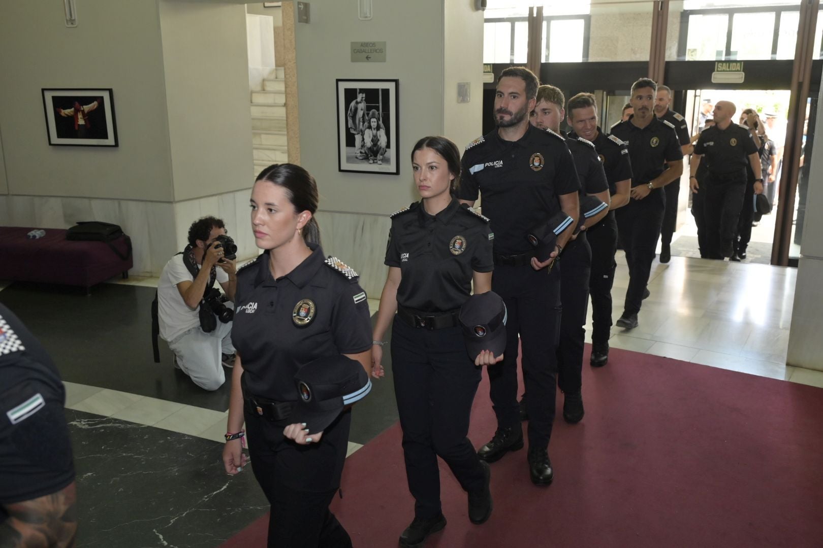 Fotos | Así ha sido la entrega de despachos de la XXXIII promoción de mandos y agentes de la Policía Local