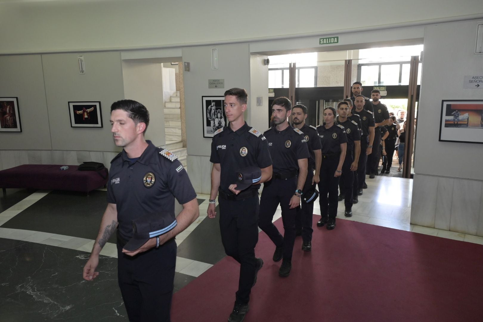 Fotos | Así ha sido la entrega de despachos de la XXXIII promoción de mandos y agentes de la Policía Local