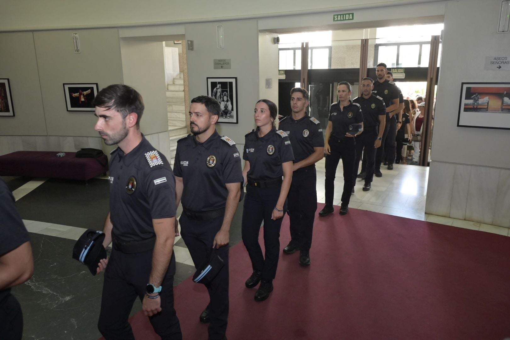 Fotos | Así ha sido la entrega de despachos de la XXXIII promoción de mandos y agentes de la Policía Local