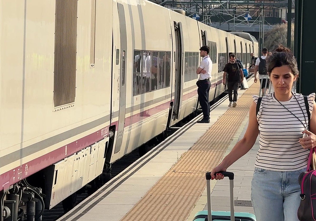 Estación de Plasencia, de la que parte la ruta Plasencia-Cáceres declarada obligación de servicio público de carácter regional.