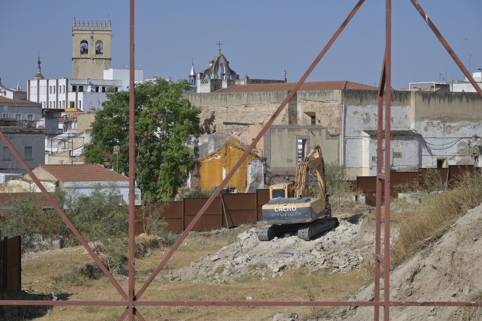 Fotos | Máquinas trabajando en la zona del Campillo de Badajoz