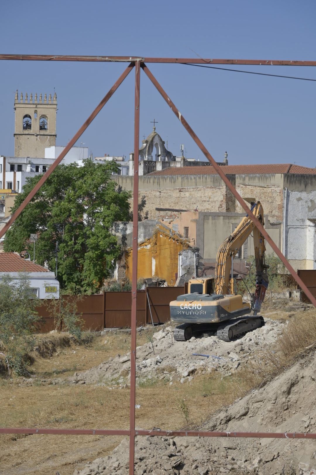 Fotos | Máquinas trabajando en la zona del Campillo de Badajoz