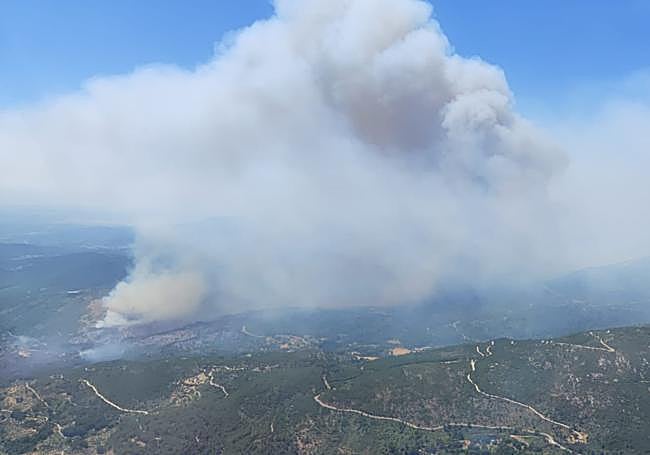 Así se encontraba el incendio de Cuevas del Valle a la llegada del equipo de la Brif de Pinofranqueado.