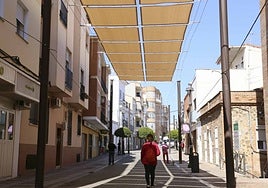 Toldos en la calle José Ramón Mélida.