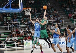 El Cáceeres recibió en el Multiusos al Estudiantes en la Copa España.