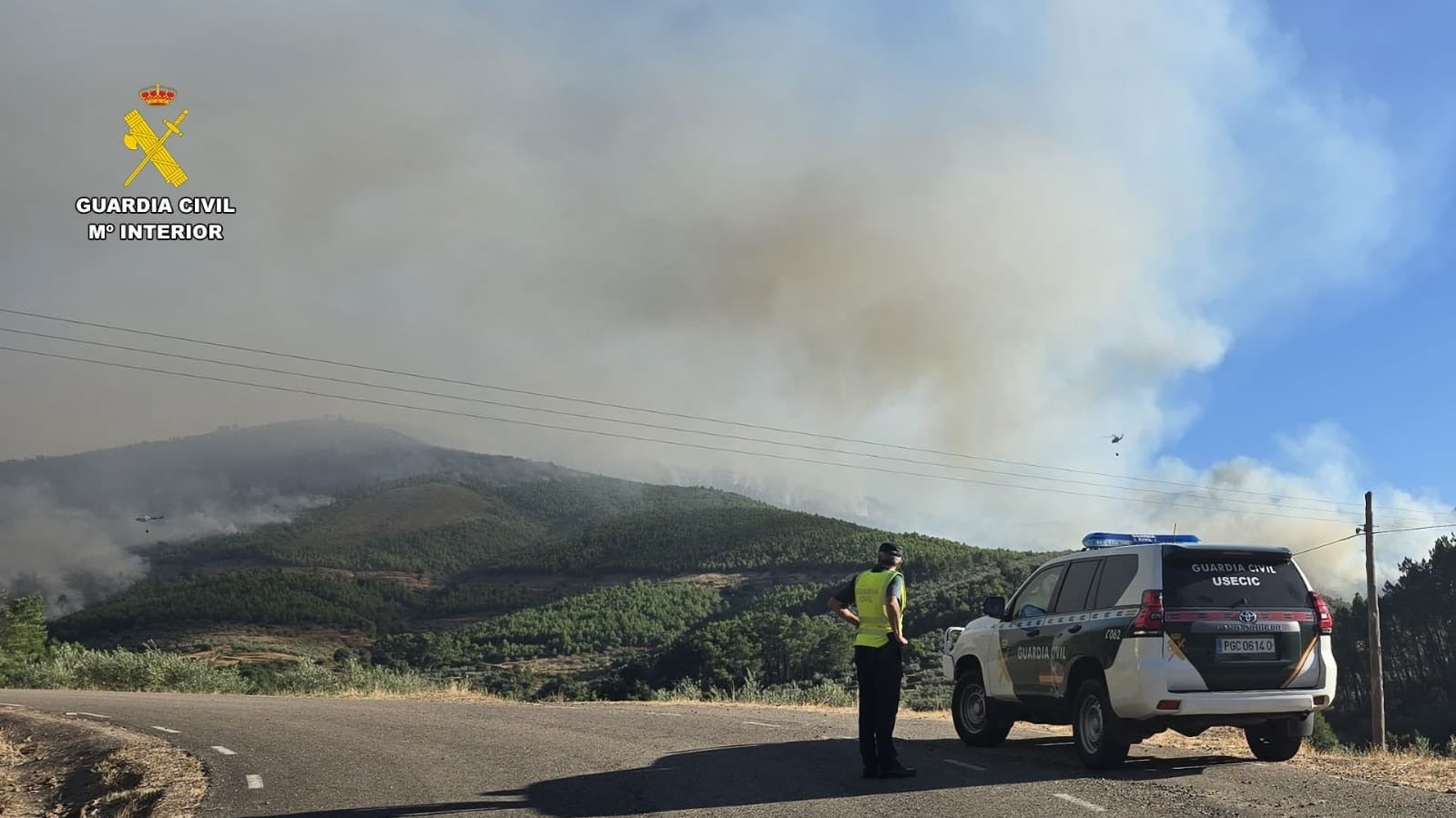 Fotos | Estado del incendio forestal en Las Hurdes este miércoles