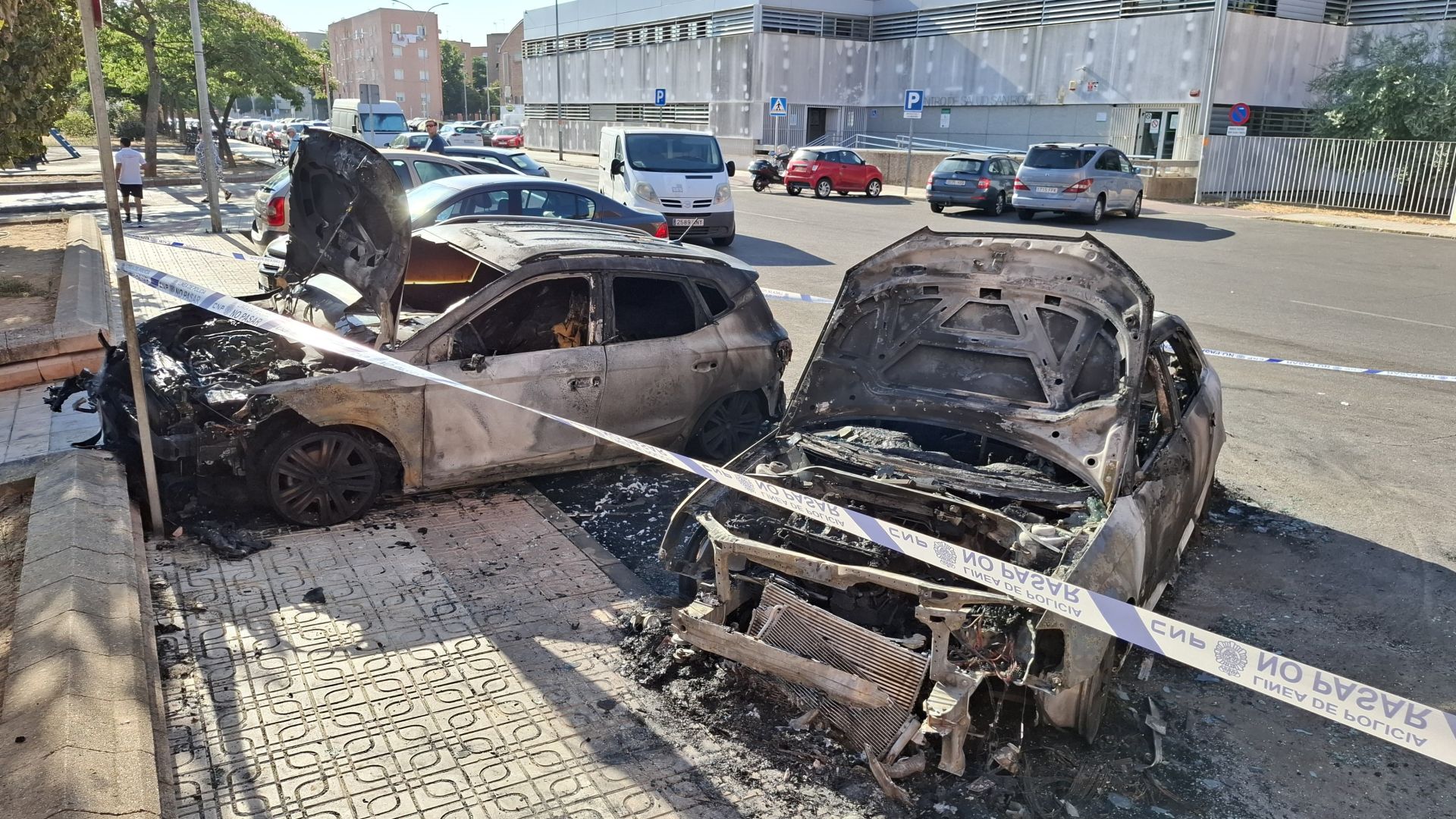Fotos | Así han quedado los vehículos calcinados en Badajoz