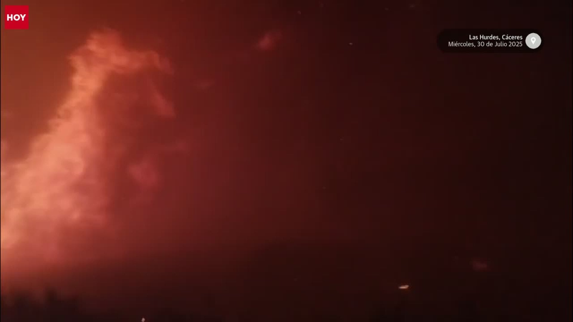 Así luchan los bomberos contra el incendio de Las Hurdes desde dentro