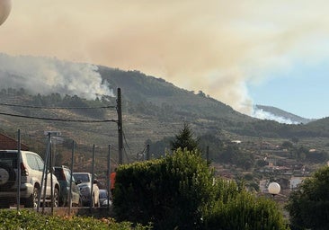 Varios flancos del incendio de Las Hurdes están siendo controlados aunque preocupa aún la zona de Avellanar