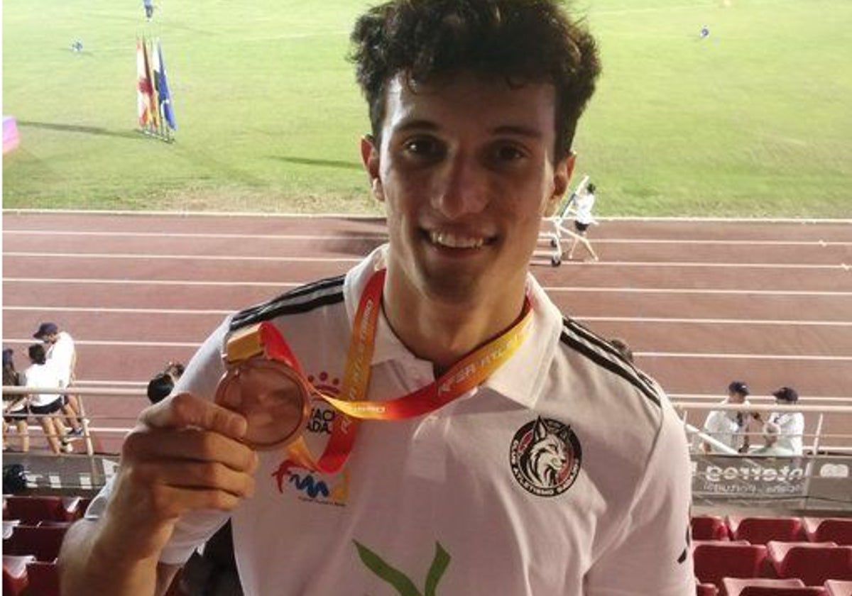 Jorge Hernández con el bronce en los 100 metros en el Campeonato de España Sub-20 de Villafranca.