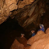 Hallan una nueva cueva en Fuentes de León que aumenta su potencial geológico