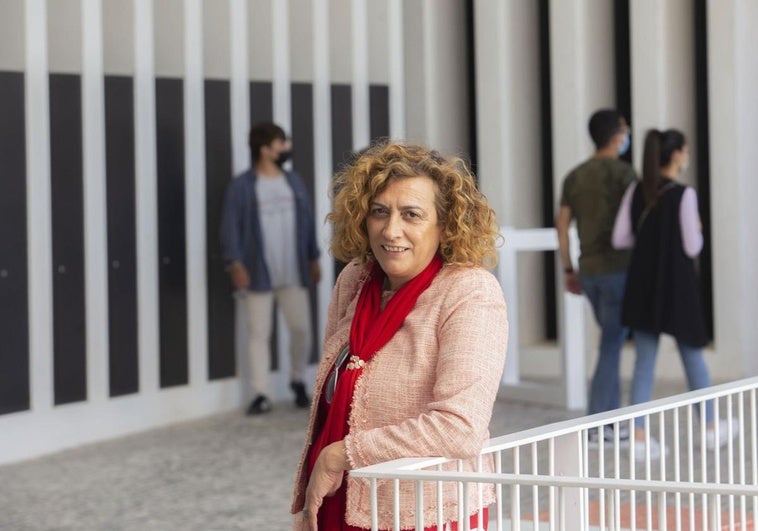 «La calle Pintores se quedó muerta cuando se fueron las grandes marcas y ahora vuelve a recuperar la vida»