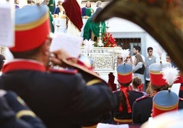 Banda de la OJE (Agrupación Musical Maestro Sousa) tras el paso de la Santa Cena, una imagen de cada Jueves Santo.