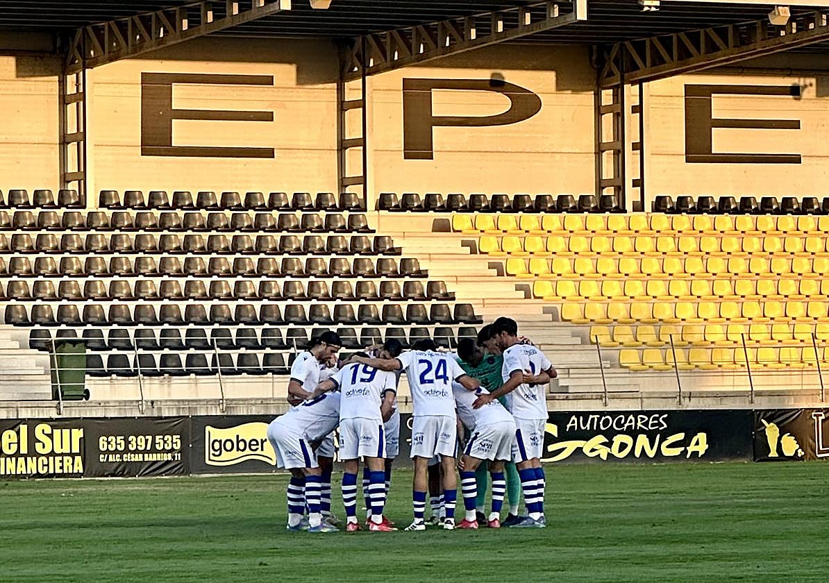 Los jugadores del Extremadura durante el triangular.