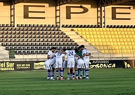 Los jugadores del Extremadura durante el triangular.