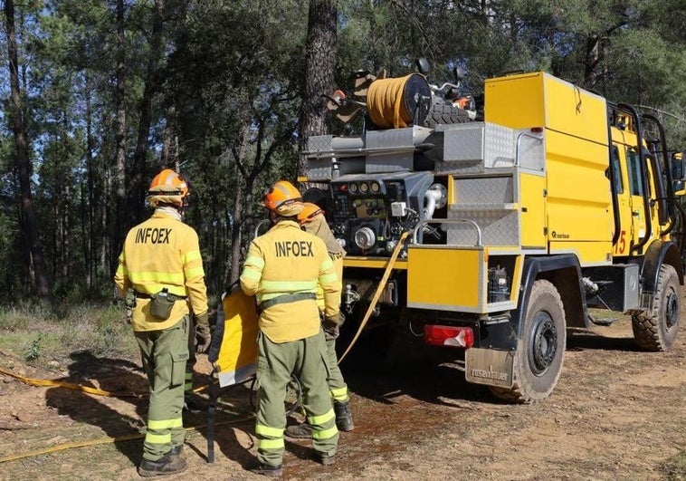 Declarado el nivel 1 de peligrosidad por un incendio en Oliva de Mérida