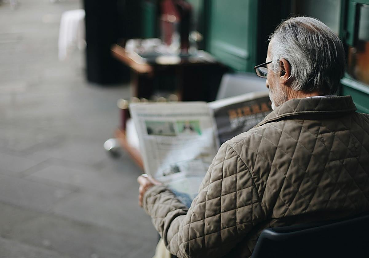 Digital age challenges for public figures