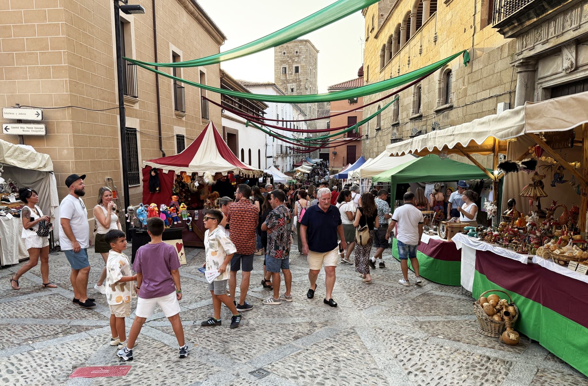 Fotos | Las mejores imágenes del Lunes Menor en Plasencia