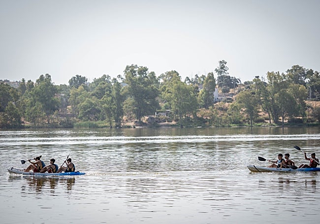 Iniciación a actividades náuticas en el embalse de Proserpina.