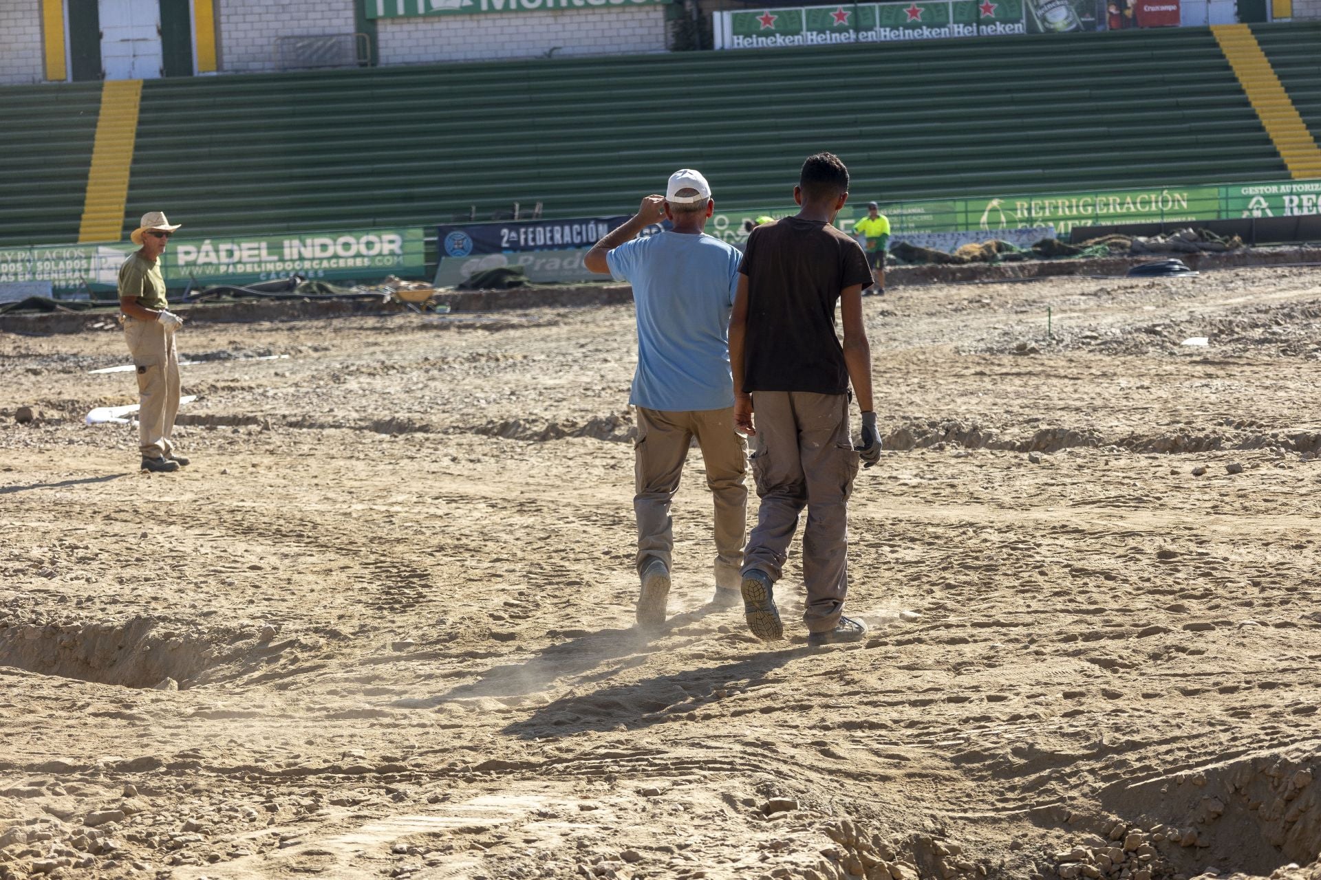 La reforma del estadio cacereño Príncipe Felipe, en imágenes