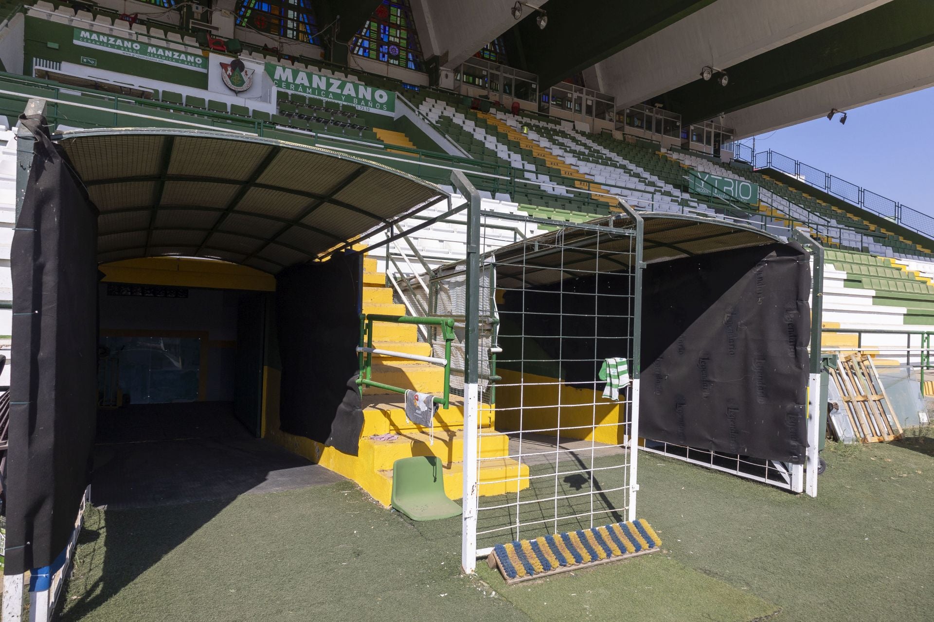 La reforma del estadio cacereño Príncipe Felipe, en imágenes