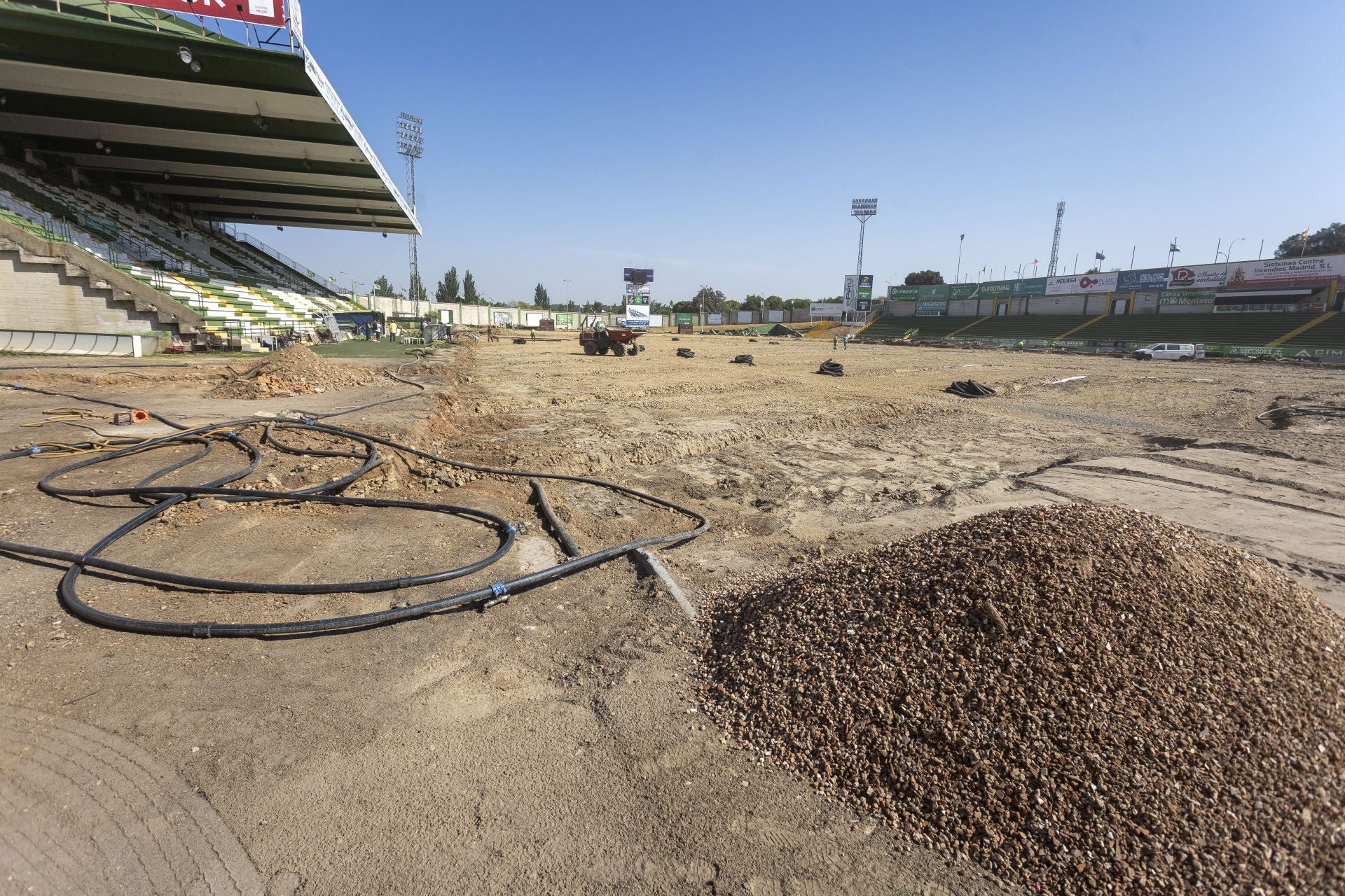 La reforma del estadio cacereño Príncipe Felipe, en imágenes