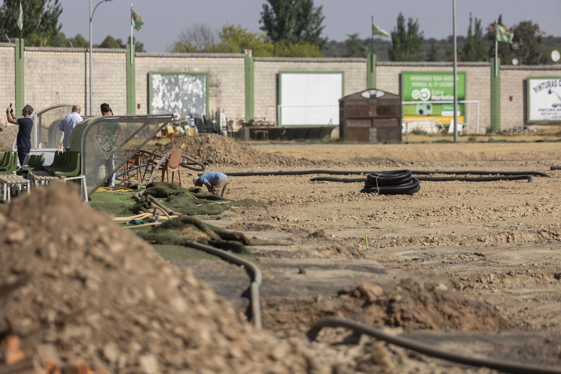 La reforma del estadio cacereño Príncipe Felipe, en imágenes
