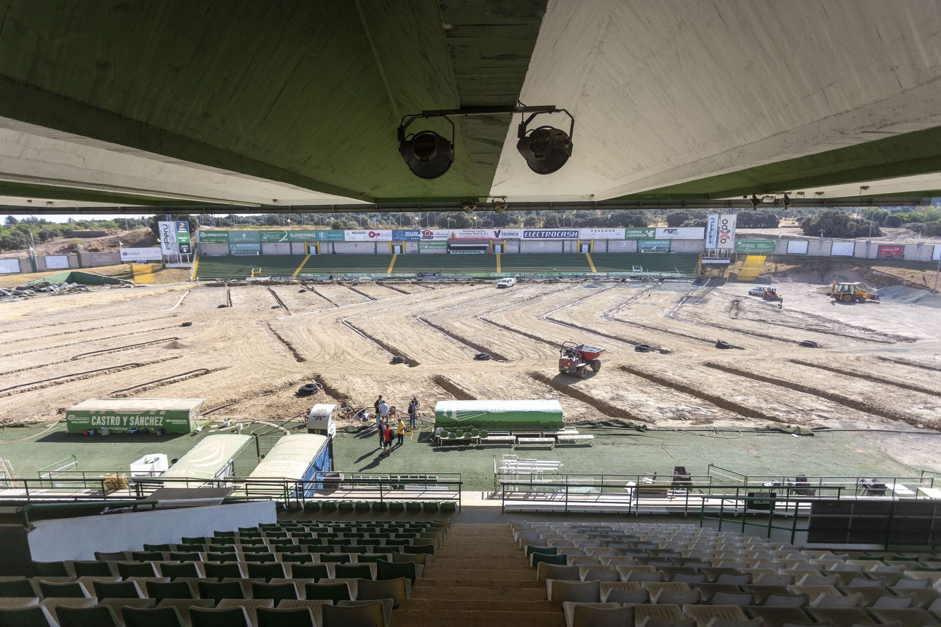 La reforma del estadio cacereño Príncipe Felipe, en imágenes