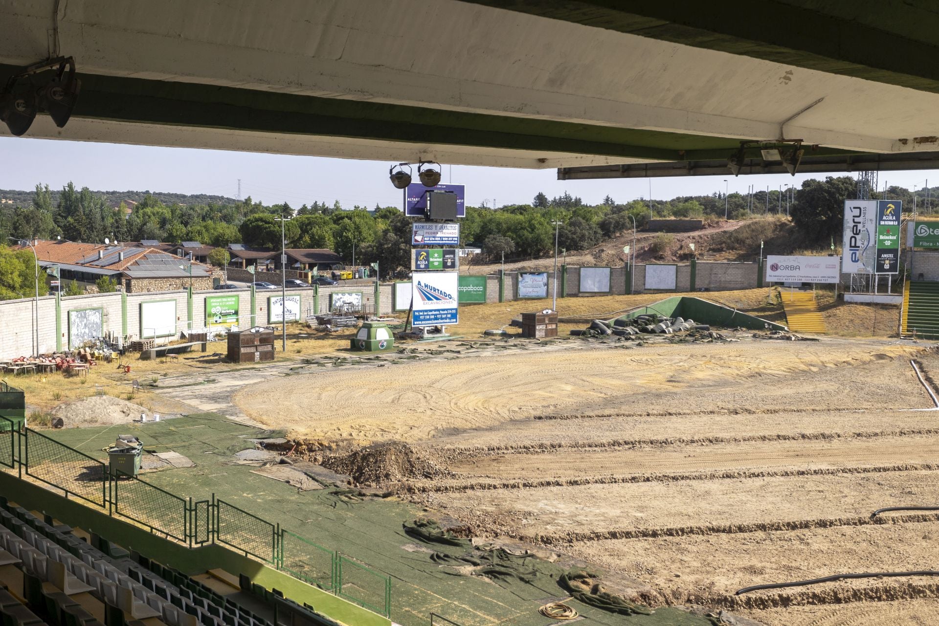 La reforma del estadio cacereño Príncipe Felipe, en imágenes