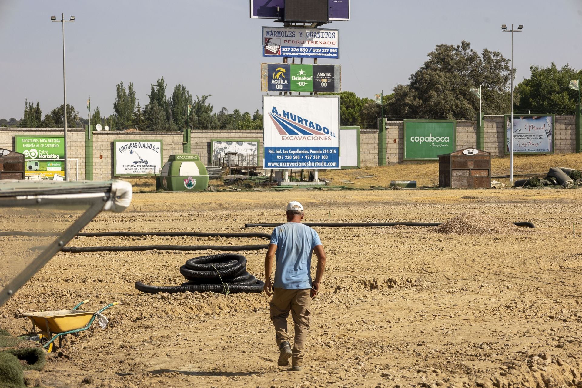 La reforma del estadio cacereño Príncipe Felipe, en imágenes