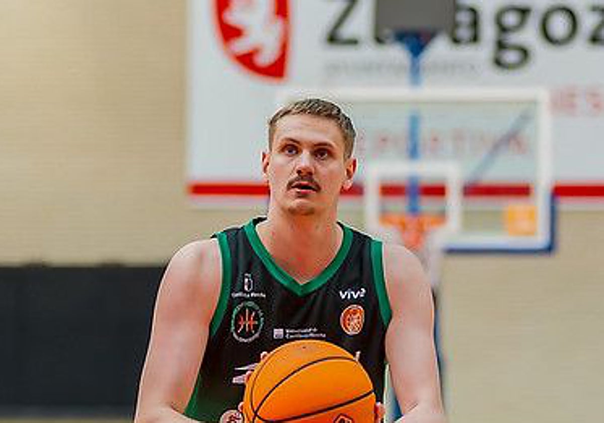 Bartlomiej Pietras durante un partido.