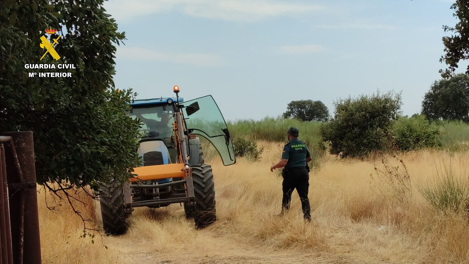 La Guardia civil colabora en el dispositivo desplegado en la zona