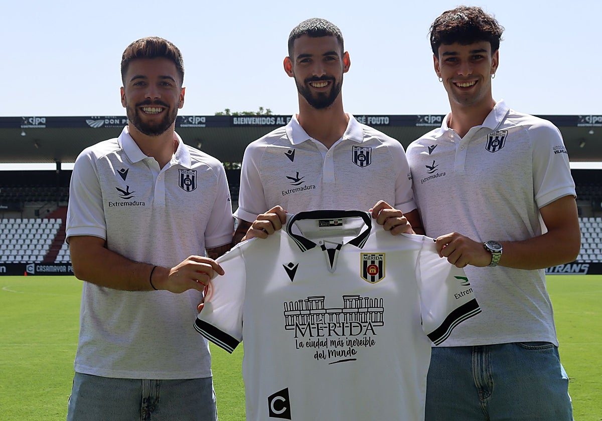 Las tres nuevas incorporaciones durante su presentación.