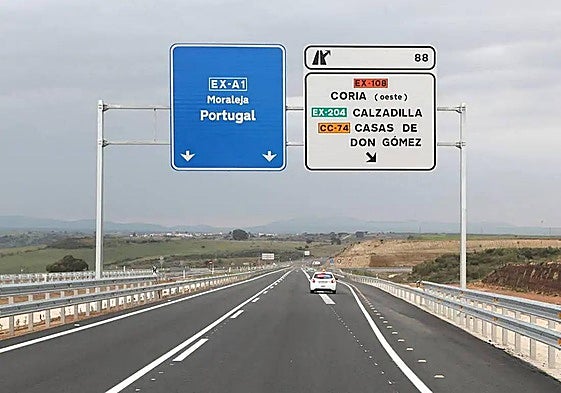 Herida una menor en una salida de vía en la autovía EX-A1 a la altura de Coria