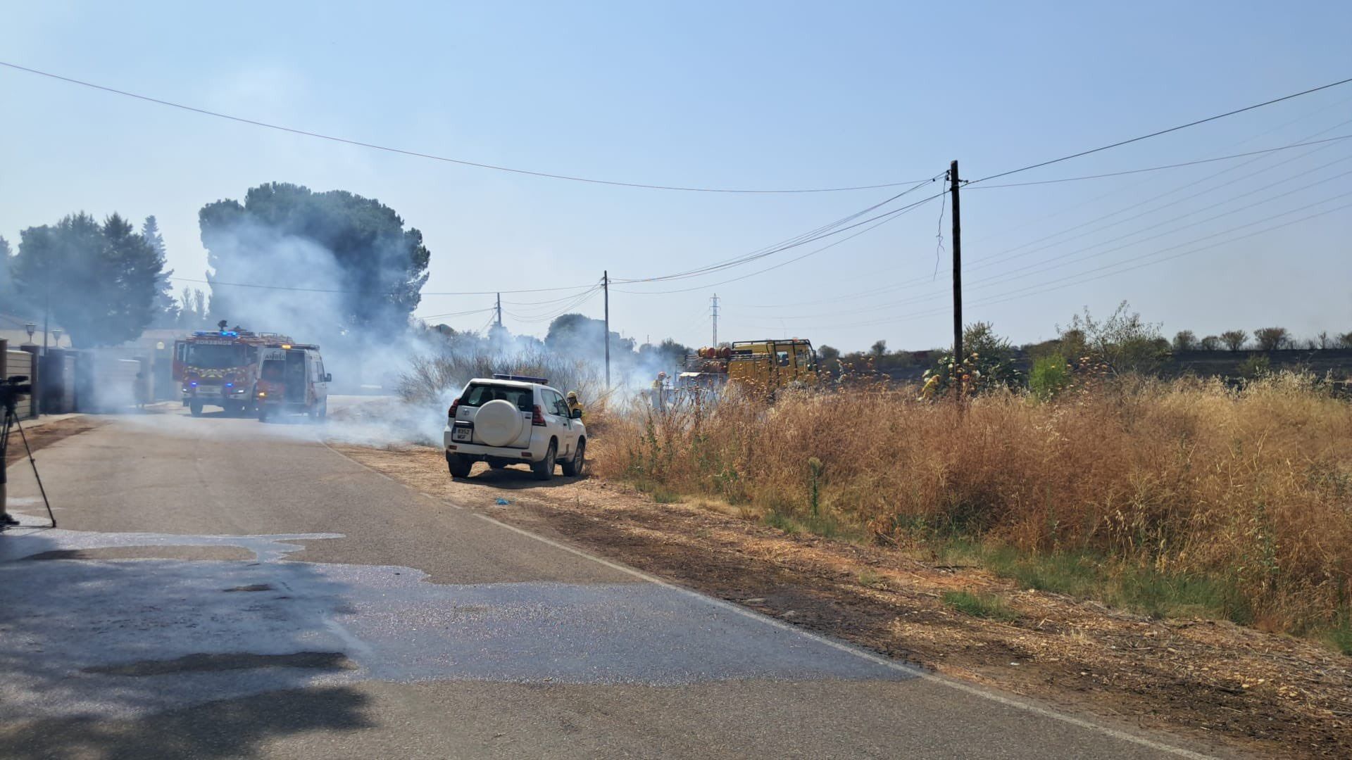 Imágenes del incendio declarado entre La Banasta y Las Golondrinas, en Badajoz