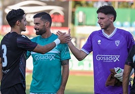 Jugadores del Villanovense durante un amistoso de pretemporada.