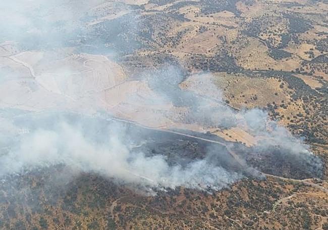 Vista aérea del incendio originado en Navalmoralejo, Toledo