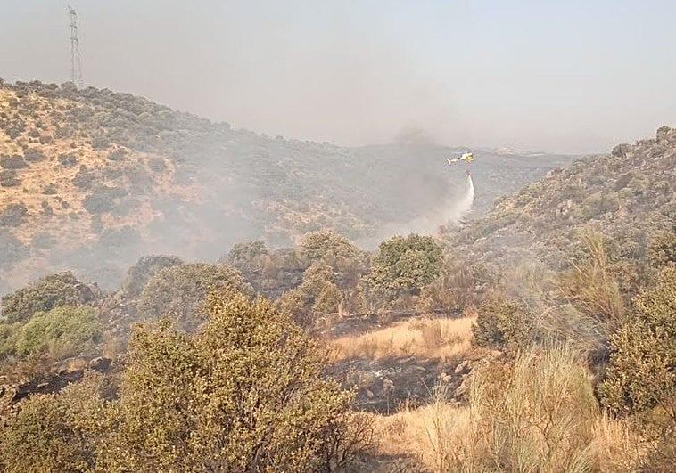 El 90% del fuego está estabilizado pero los vecinos de Villar del Pedroso seguirán confinados hasta alcanzar el 100%
