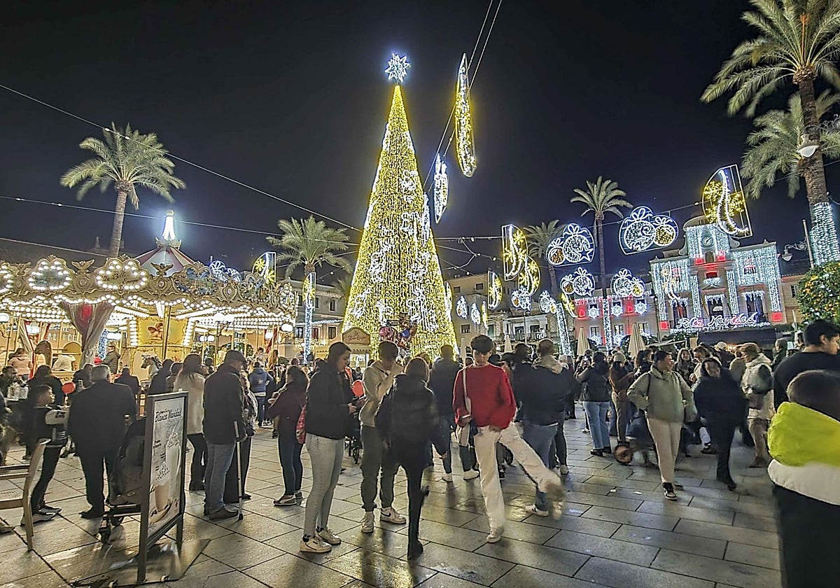Plaza de España con iluminación de Navidad.