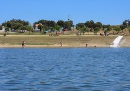 Imagen de la playa fluvial de Cheles.